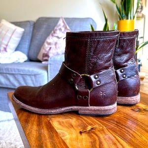 Frye Veronica Harness Short boot in Chocolate, size 6